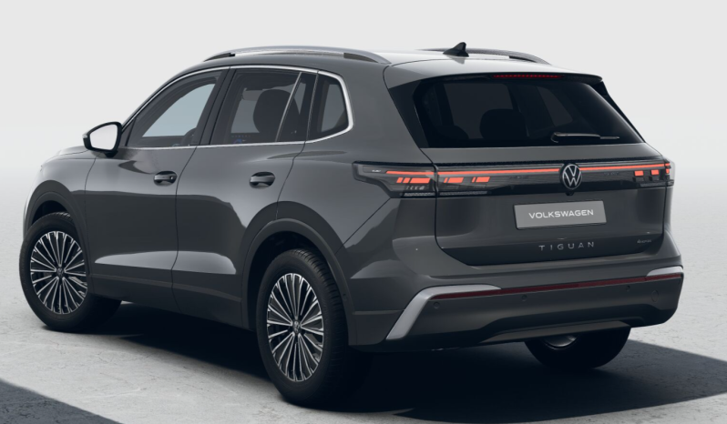 
								Volkswagen Tiguan Elegance 4M full									