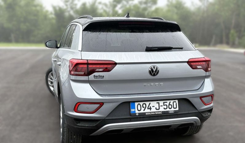 
								VOLKSWAGEN T-ROC LIFE PLUS 2.0 full									